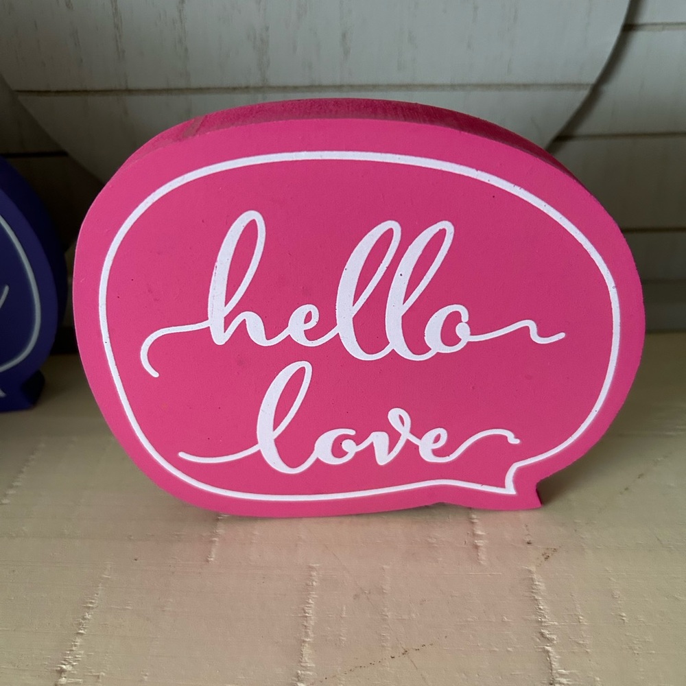 Pink 'Hello Love' Decorative Sign